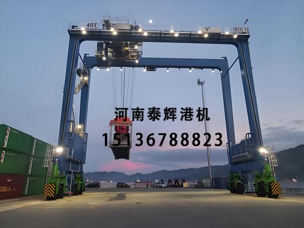 码头无人化改造刚需？65 吨自动化轮胎吊适配吗？