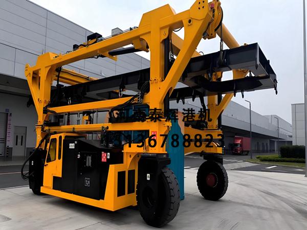 移动式集装箱跨运车提升中小港口货物周转效率