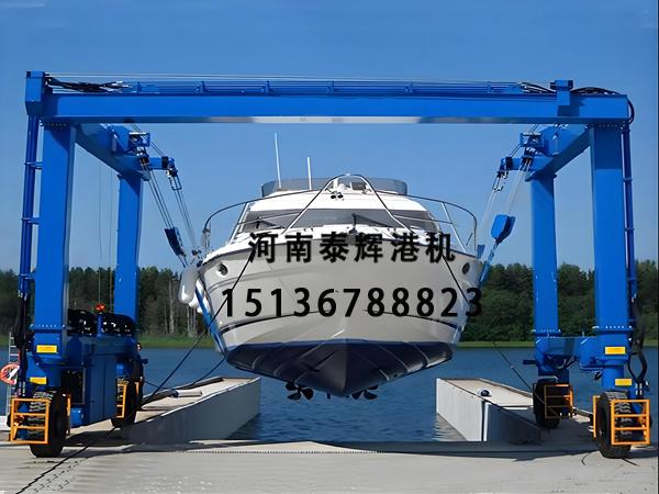 10+10T游艇起重机吊臂变幅角度范围够大吗